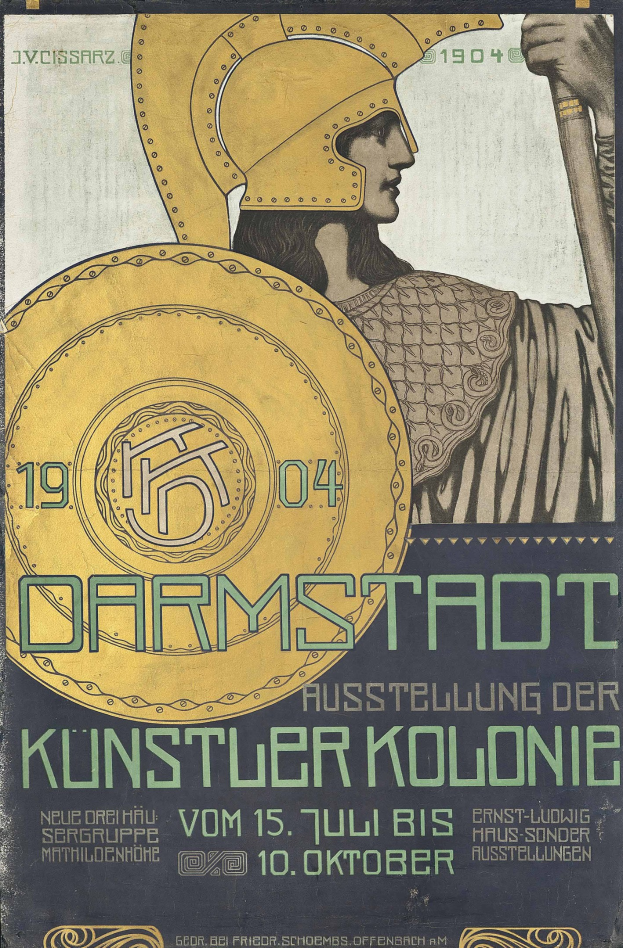 Plakat für ein 1904er Berlin-Konzert mit einem Helmbekleideten, der ein Schild hält, mit 'Darmstadt' und 'Künstler Kolonie' in fetter Schrift.