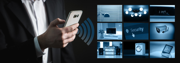 Ein Mann in einem Anzug hält ein Smartphone in der Hand und ist von einer Collage verschiedener Heim-Sicherheitssysteme umgeben, was darauf hindeutet, dass er sie über das Handy steuert.