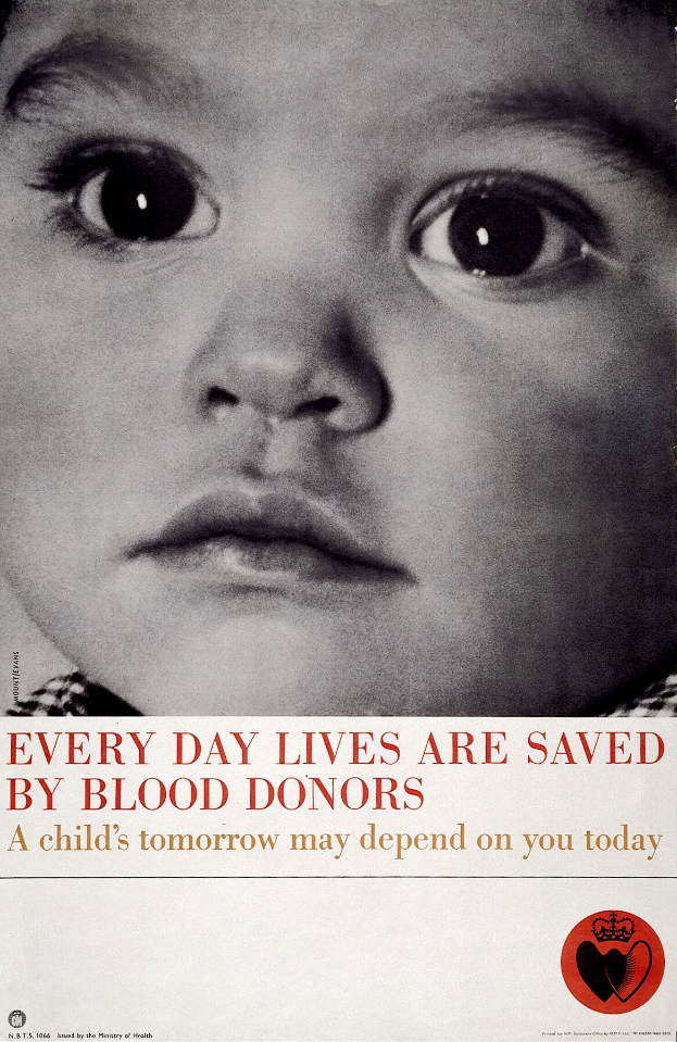 Plakat mit einem Kindergesicht in der Mitte, umgeben von fettem schwarzem Text: "Jeden Tag werden durch Blutspender Leben gerettet."