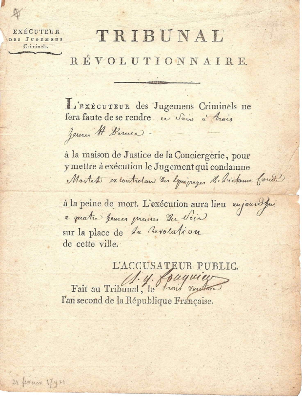 Gelblicher Rechtsdokument mit der Überschrift "Tribunal Révolutionnaire", der Urteile in Frankreich beschreibt, geschrieben in geschwungener Schrift.