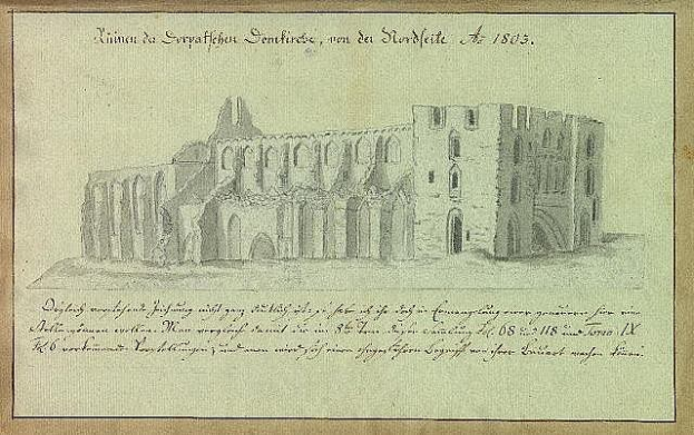 Ein detailliertes Skizze einer ruinierten Kirche in Deutschland, mit Textanmerkungen, vor einer grünen Landschaft.