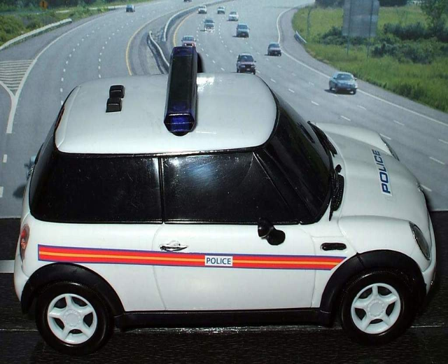 POL-DO: Polizei beschlagnahmt Autos, schlägt Messerträger-Verbot vor - und setzt konsequent die Konzeptumsetzung von Präsenz durch