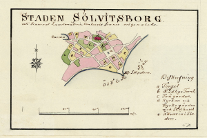 Ein detaillierter Stadtplan von Staden Solvitsborg, Schweden, auf Papier, der Straßen, Gebäude und Sehenswürdigkeiten zeigt.