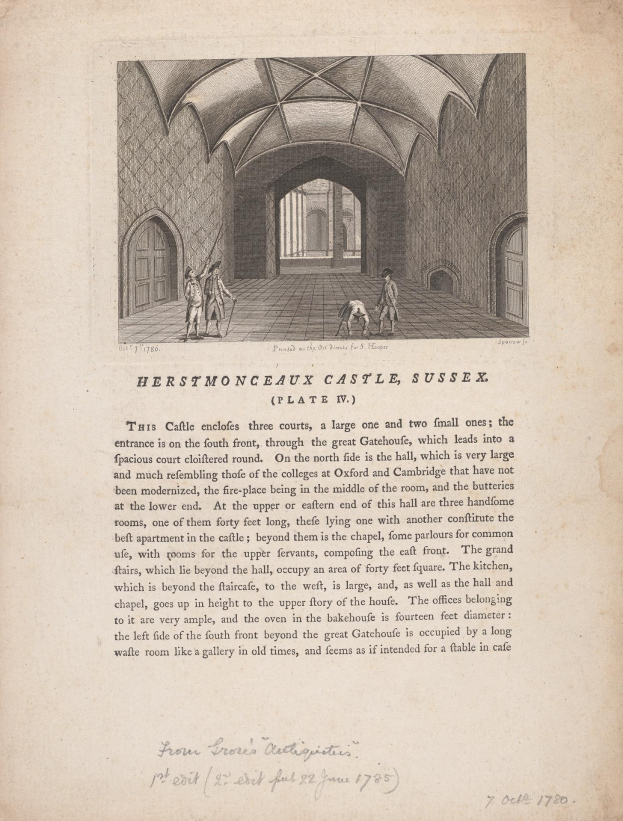 Ein aufgeschlagenes Buch mit einer detaillierten Zeichnung des Inneren von Herstmonceaux Castle, einschließlich seiner Wände, Bögen, Fenster und einigen Menschen im Vordergrund.