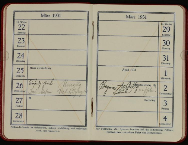 Offenes deutsches Tagebuch von 1931 mit handgeschriebenen Einträgen, liegt offen mit einem Kalender darauf.