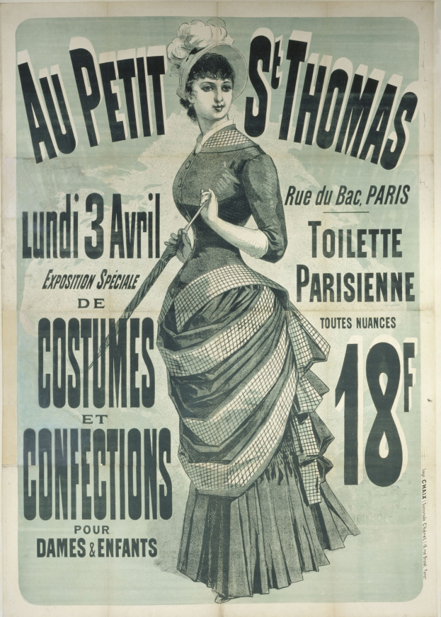 Ein Vintage-Plakat für eine Kostümvorstellung, das eine Frau in einem langen, hochgeschlossenen Kleid mit langen Ärmeln zeigt, deren Haar zu einem Knoten gebunden ist, anmutig mit gefalteten Händen posiert.