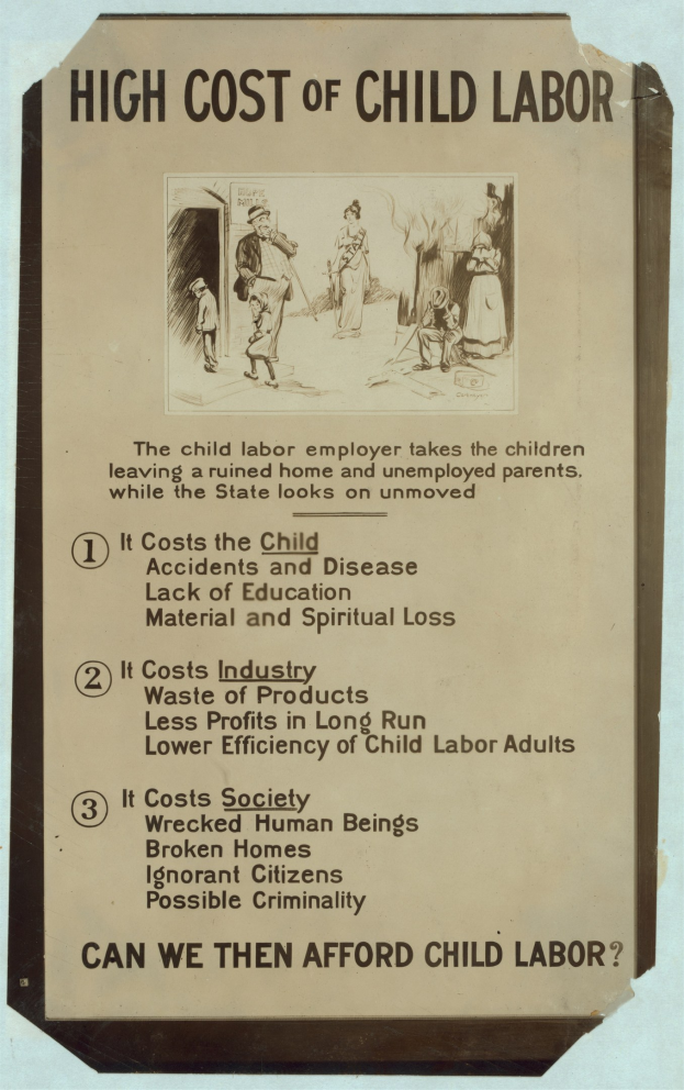Plakat mit der Überschrift 'Hohes Kosten von Kinderarbeit' auf blauem Hintergrund mit weißer Schrift und Rahmen, das verschiedene Gesichter von Menschen in einem Kreis um die Überschrift zeigt.