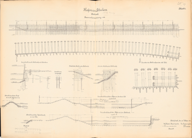 Ein aufgeschlagenes Buch mit detaillierten Zeichnungen und Texten eines Eisenbahnsystems, einschließlich einer Illustration der Bahnstrecke.