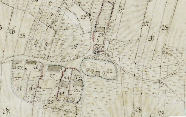 Alte detaillierte Stadtkarte mit nummerierten Gebäuden, Straßen und Text, die eine vorgeschlagene Baustelle am unteren Rand zeigt.