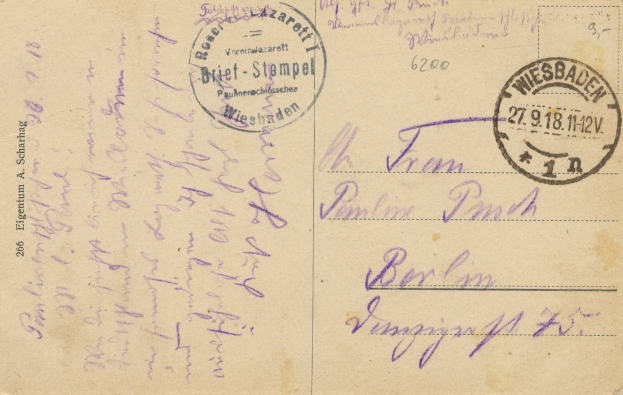 Alte Postkarte mit einem violetten Stempel, der "Wiesbaden, Deutschland - 1. Weltkrieg" und handgeschriebene Texte enthält.