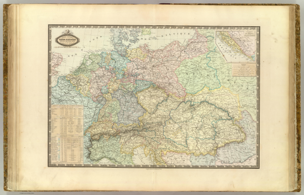 Ein offenes Buch, das eine detaillierte Karte von Deutschland zeigt, verschiedene Provinzen und Städte.