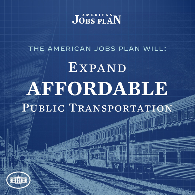 Plakat mit einer Bahn auf den Schienen mit ein paar Menschen in der Nähe, das "The American Jobs Plan Will Expand Affordable Public Transportation" bewirbt.