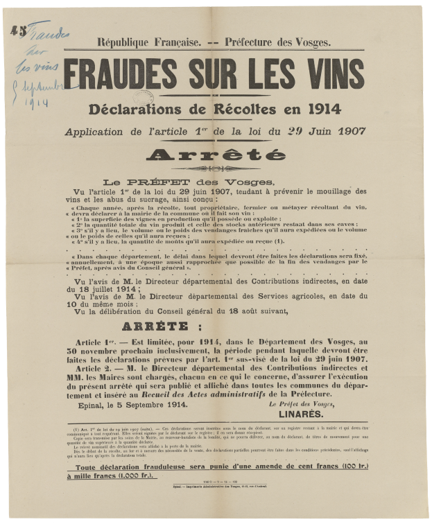 Ein altes Dokument mit einem Schwarz-Weiß-Bild eines ernsten Mannes in Anzug und Krawatte, mit der Aufschrift 'Betrug bei Weinen' in fetter schwarzer Schrift.